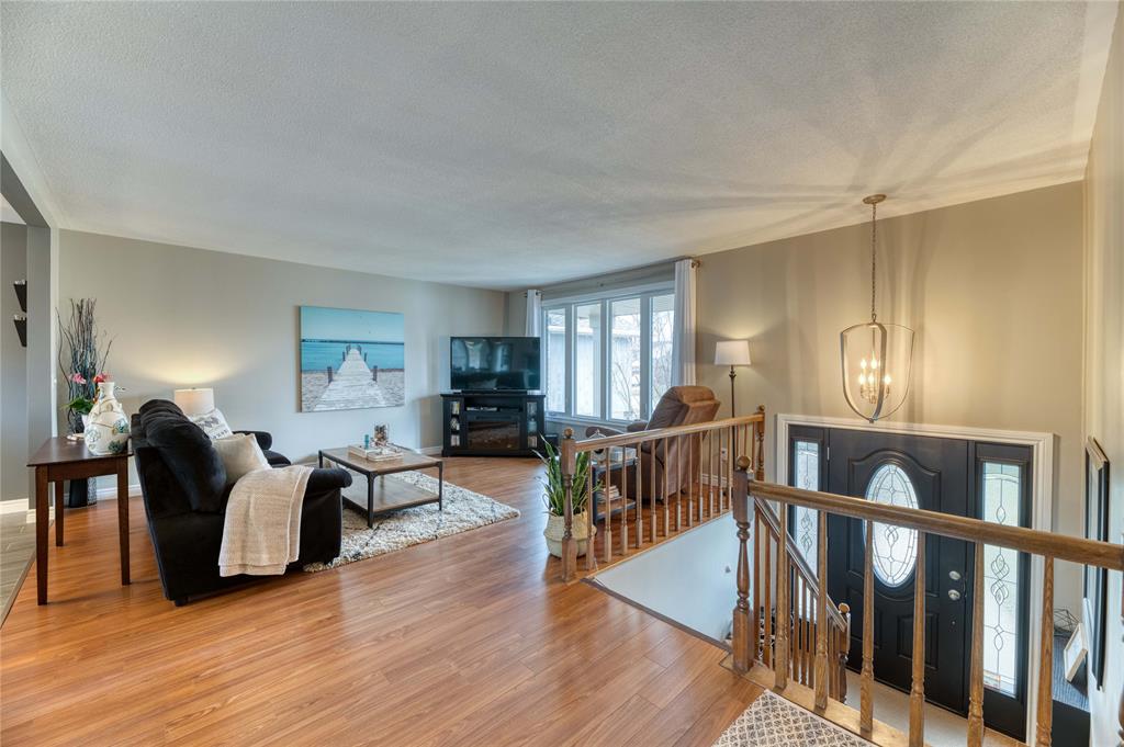 747 MANOR PARK Crescent, Sarnia, Ontario, Canada