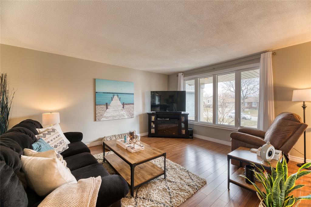 747 MANOR PARK Crescent, Sarnia, Ontario, Canada