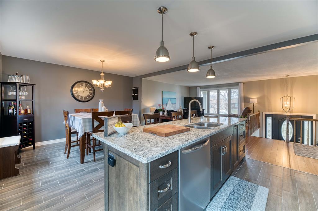 747 MANOR PARK Crescent, Sarnia, Ontario, Canada