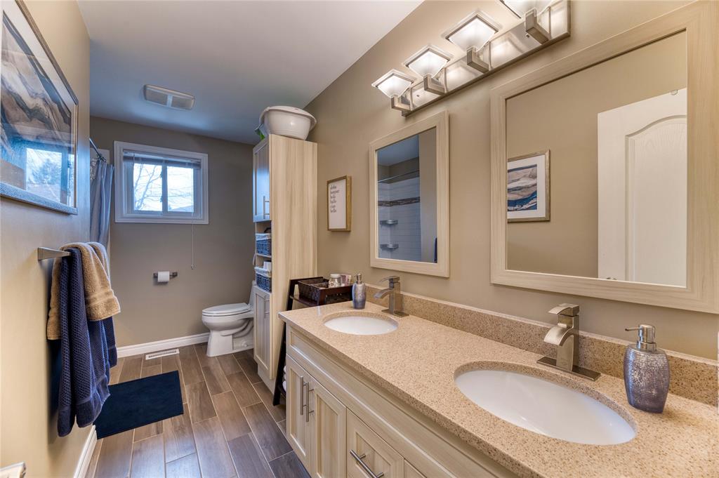 747 MANOR PARK Crescent, Sarnia, Ontario, Canada
