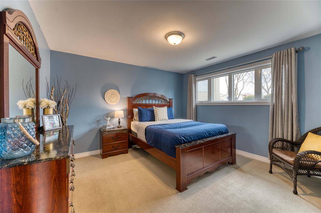 747 MANOR PARK Crescent, Sarnia, Ontario, Canada