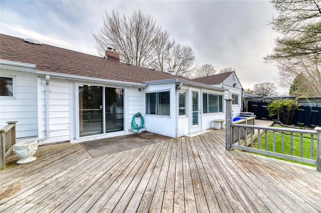 886 RETLAW Drive, Sarnia, Ontario, Canada