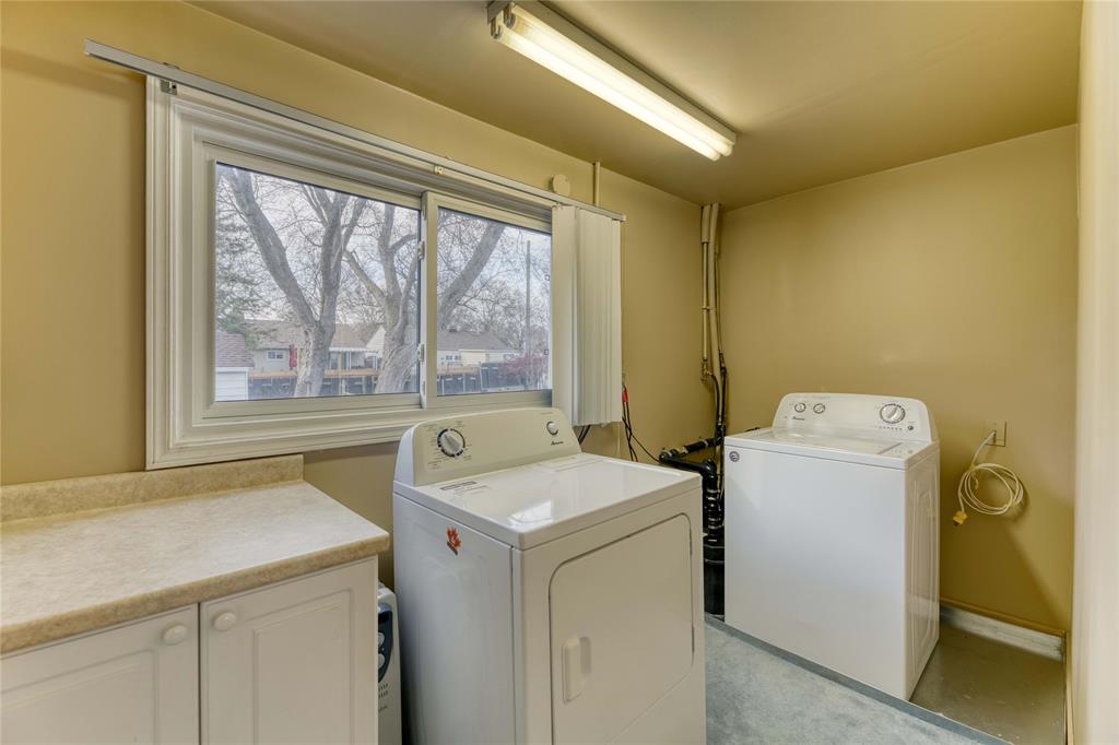 886 RETLAW Drive, Sarnia, Ontario, Canada