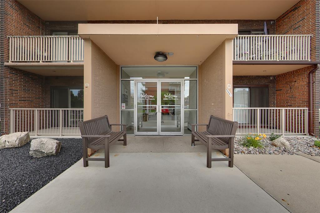 10 DERBY Lane Unit# 301, Sarnia, Ontario, Canada