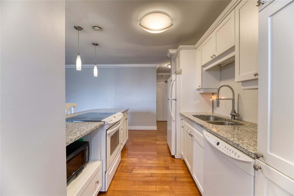 10 DERBY Lane Unit# 301, Sarnia, Ontario, Canada