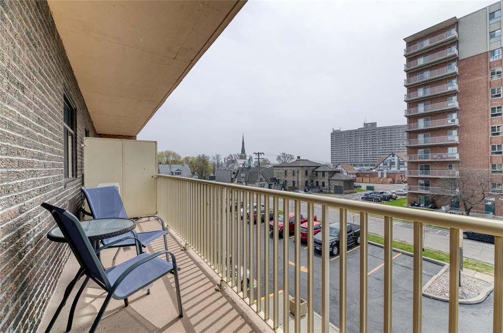 10 DERBY Lane Unit# 301, Sarnia, Ontario, Canada