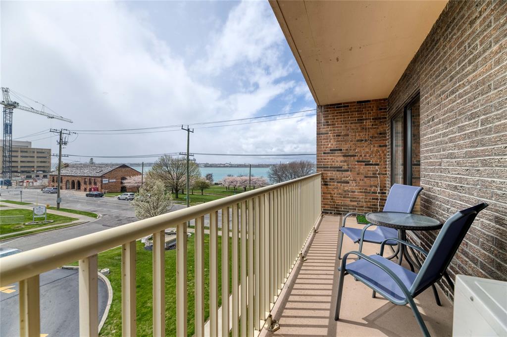 10 DERBY Lane Unit# 301, Sarnia, Ontario, Canada