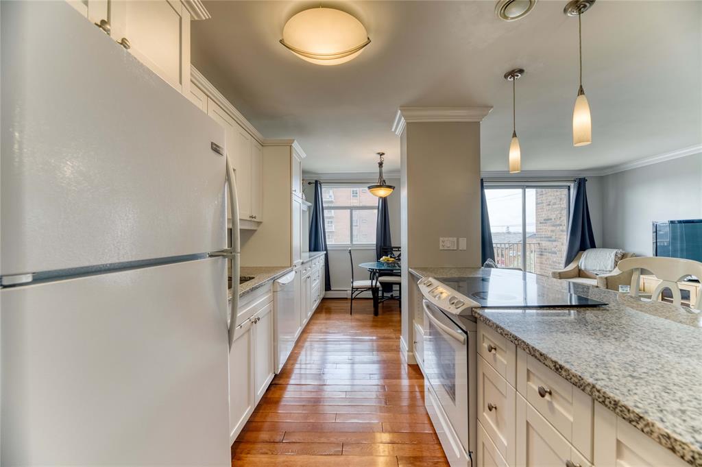 10 DERBY Lane Unit# 301, Sarnia, Ontario, Canada