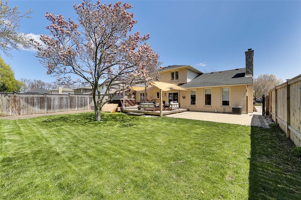1697 TRINITY Crescent, Sarnia, Ontario, Canada