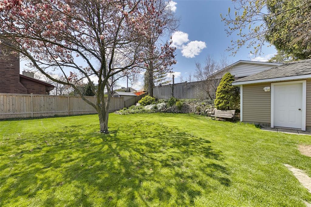 1697 TRINITY Crescent, Sarnia, Ontario, Canada