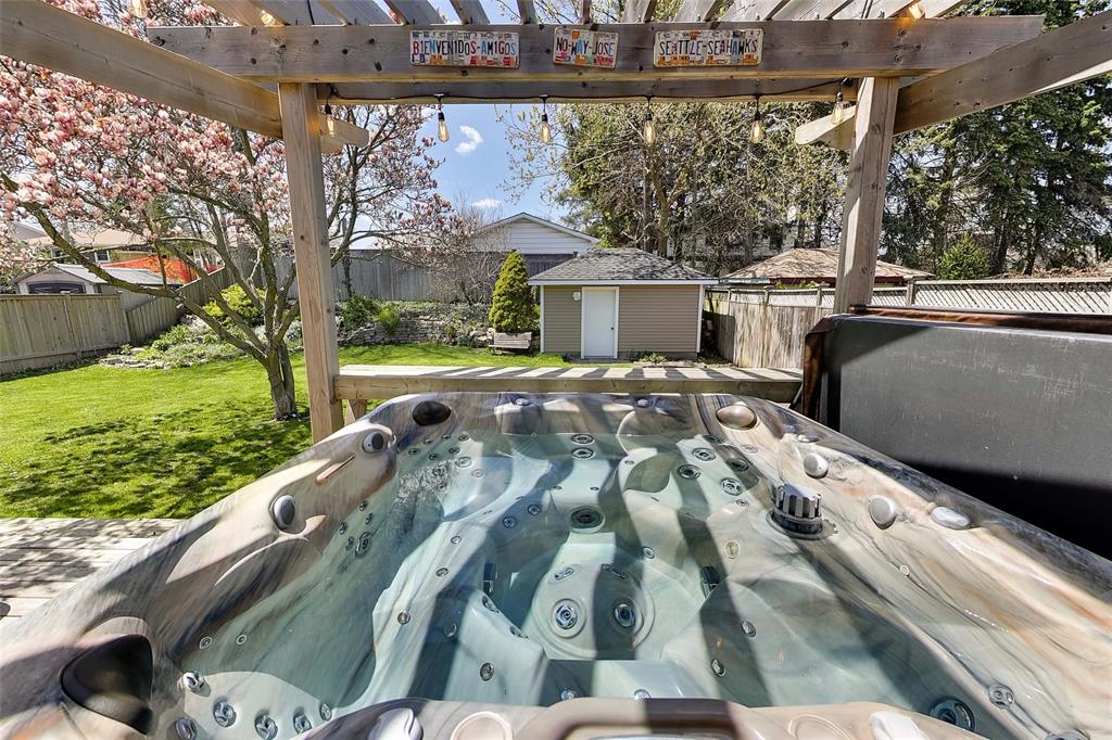 1697 TRINITY Crescent, Sarnia, Ontario, Canada