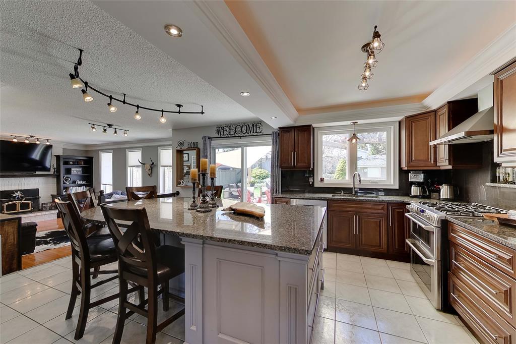 1697 TRINITY Crescent, Sarnia, Ontario, Canada