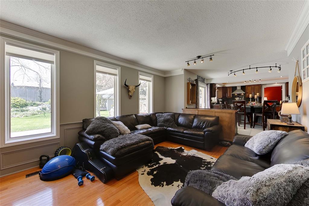 1697 TRINITY Crescent, Sarnia, Ontario, Canada