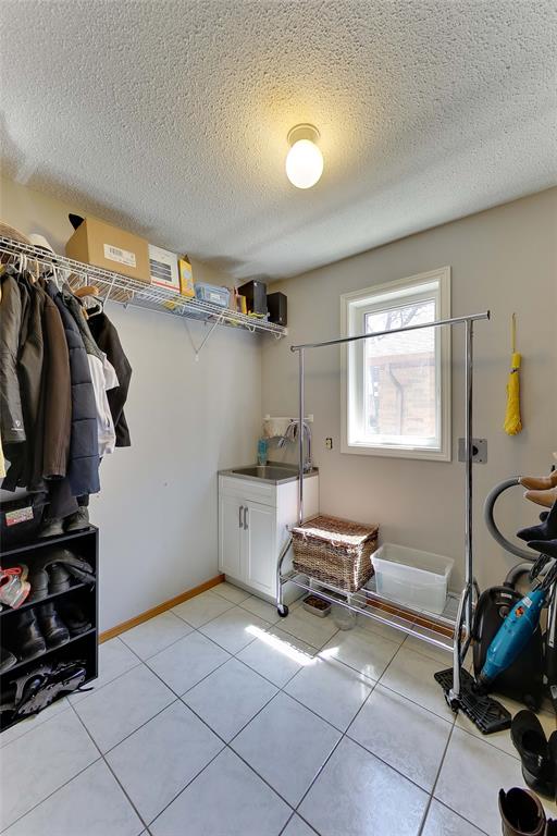 1697 TRINITY Crescent, Sarnia, Ontario, Canada