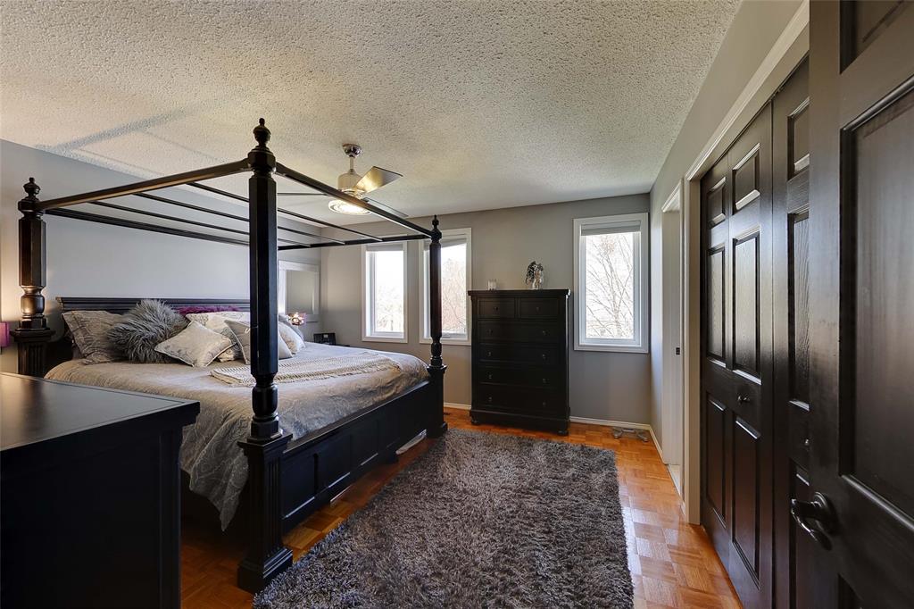 1697 TRINITY Crescent, Sarnia, Ontario, Canada