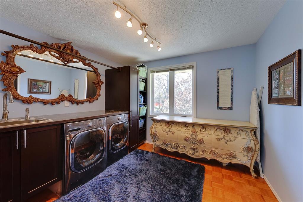 1697 TRINITY Crescent, Sarnia, Ontario, Canada