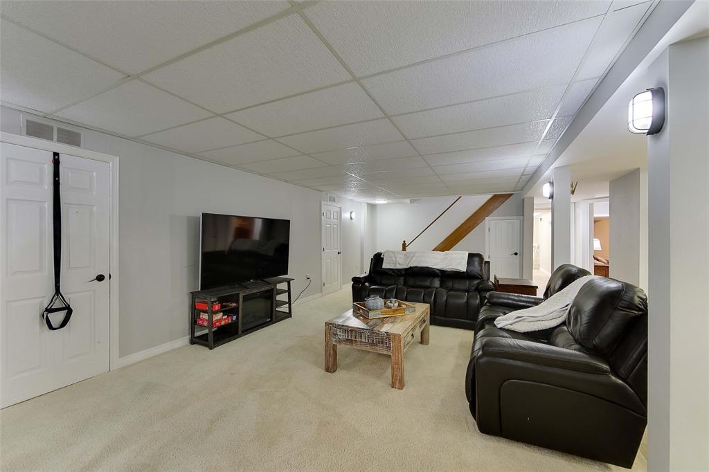 1697 TRINITY Crescent, Sarnia, Ontario, Canada