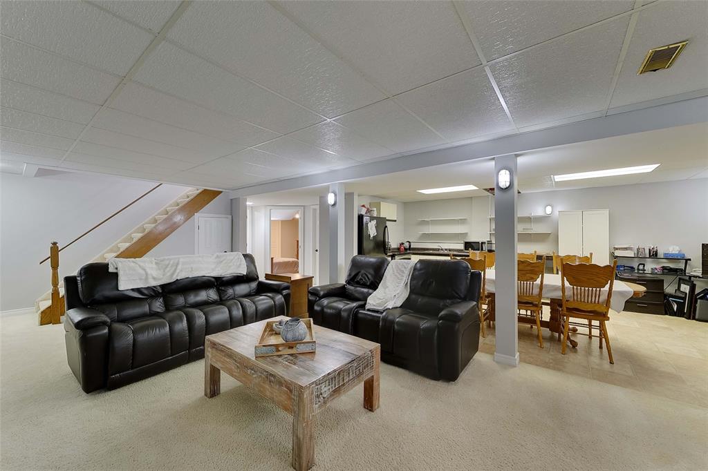 1697 TRINITY Crescent, Sarnia, Ontario, Canada