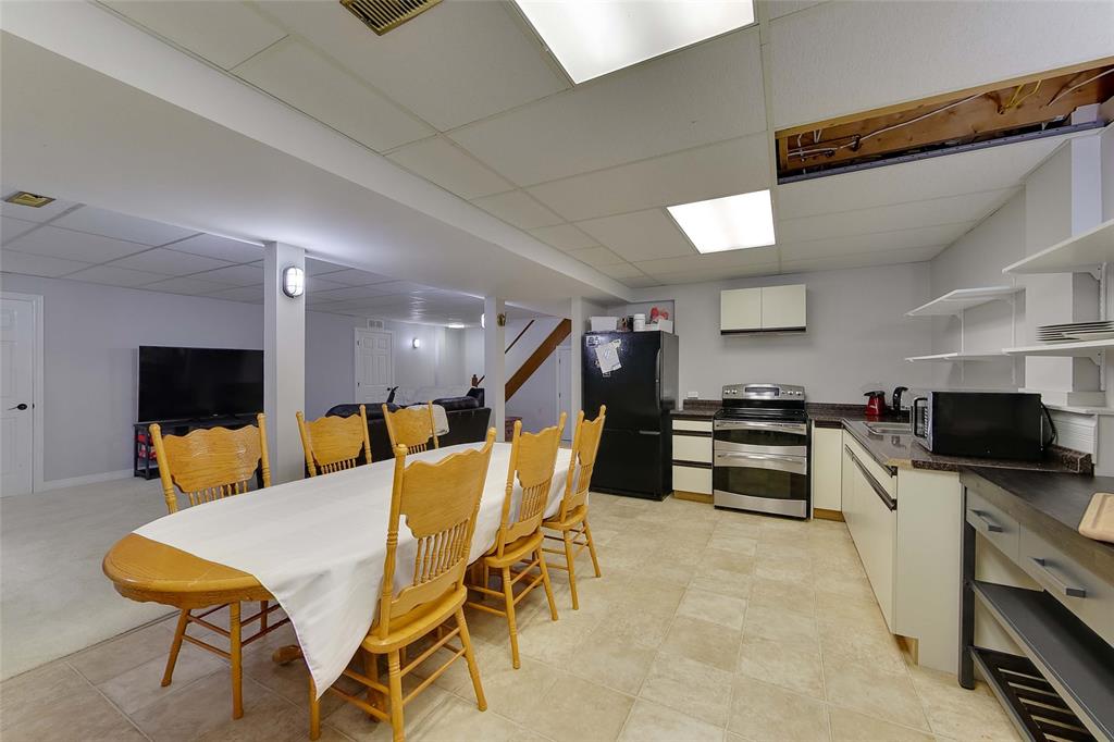 1697 TRINITY Crescent, Sarnia, Ontario, Canada