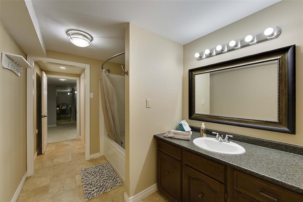 1697 TRINITY Crescent, Sarnia, Ontario, Canada