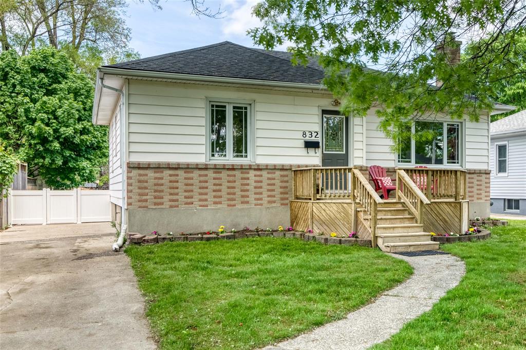 832 NORWAY Avenue, Sarnia, Ontario, Canada