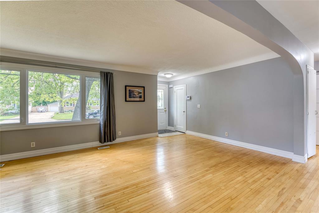 832 NORWAY Avenue, Sarnia, Ontario, Canada