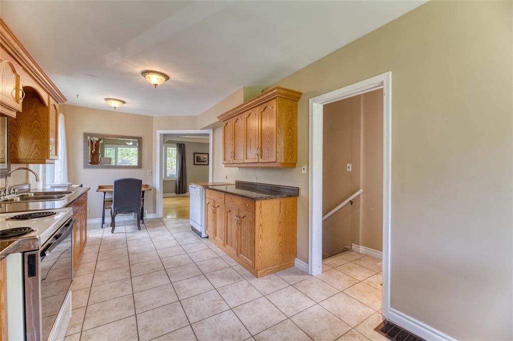 832 NORWAY Avenue, Sarnia, Ontario, Canada