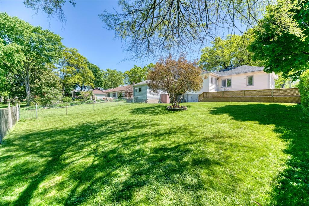 832 NORWAY Avenue, Sarnia, Ontario, Canada