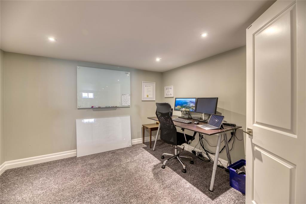 919 KEMSLEY Drive, Sarnia, Ontario, Canada
