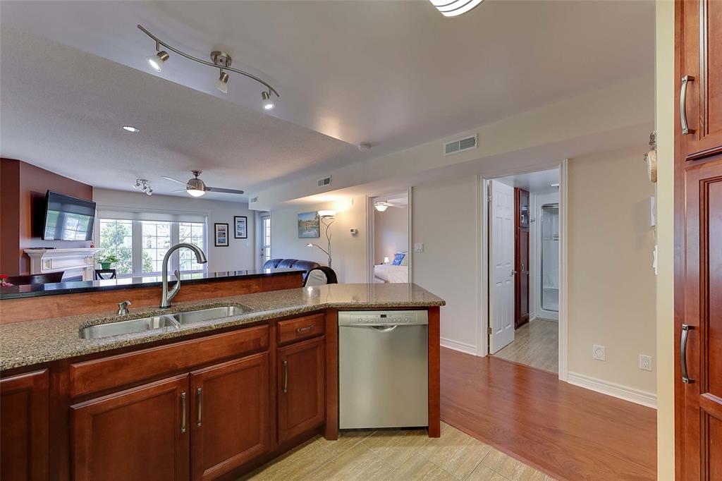 1520 VENETIAN Boulevard Unit# M-209, Point Edward, Ontario, Canada