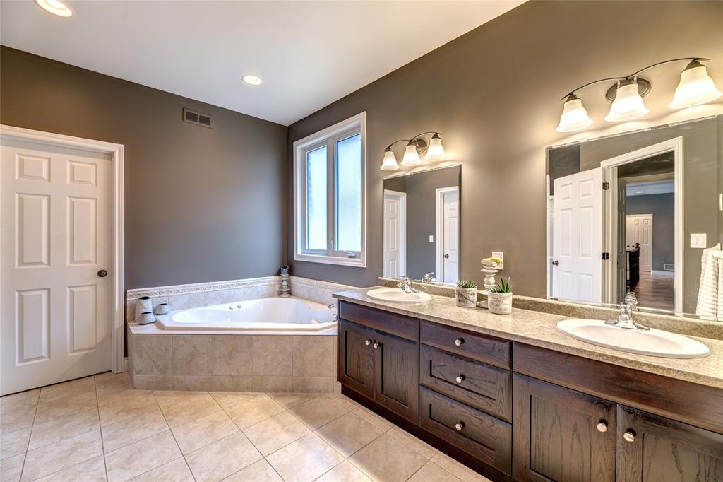 6745 OLD MILL Road, Plympton-Wyoming, Ontario, Canada