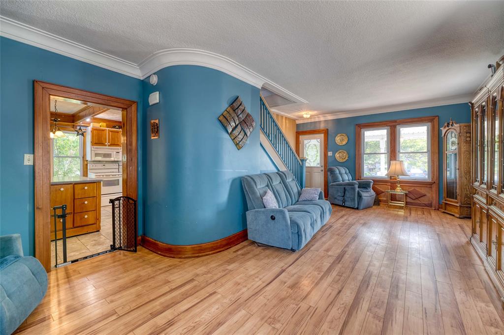 105 ALBERT Street, Point Edward, Ontario, Canada