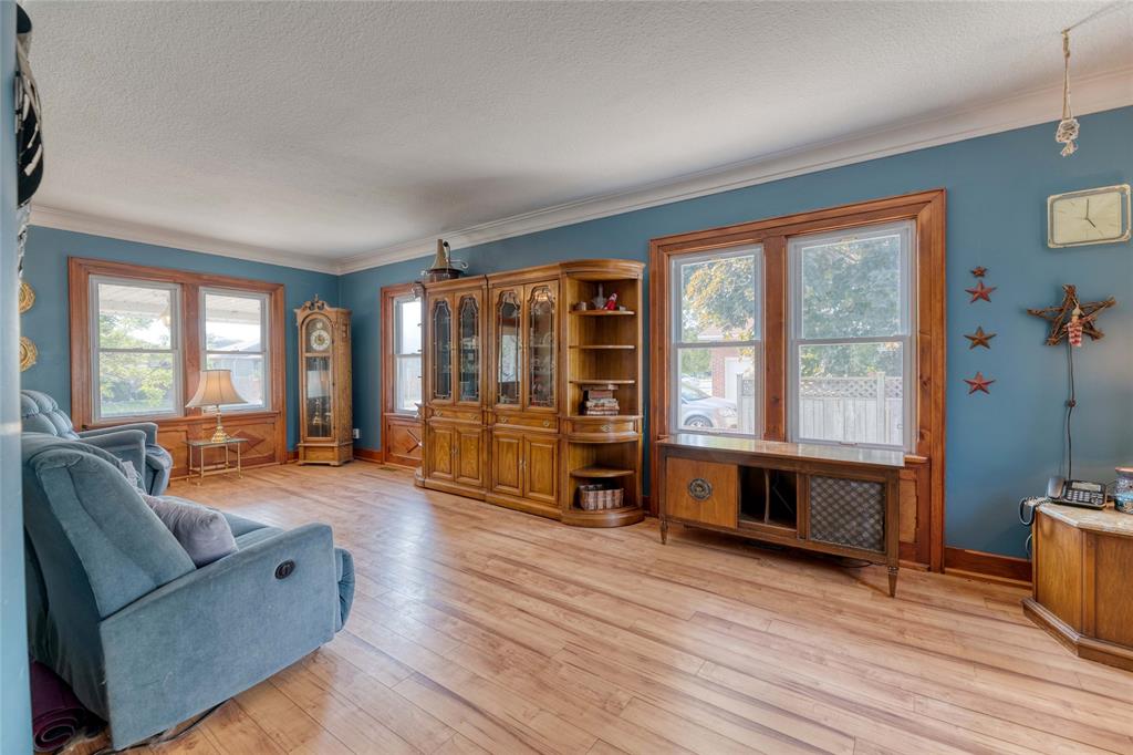 105 ALBERT Street, Point Edward, Ontario, Canada