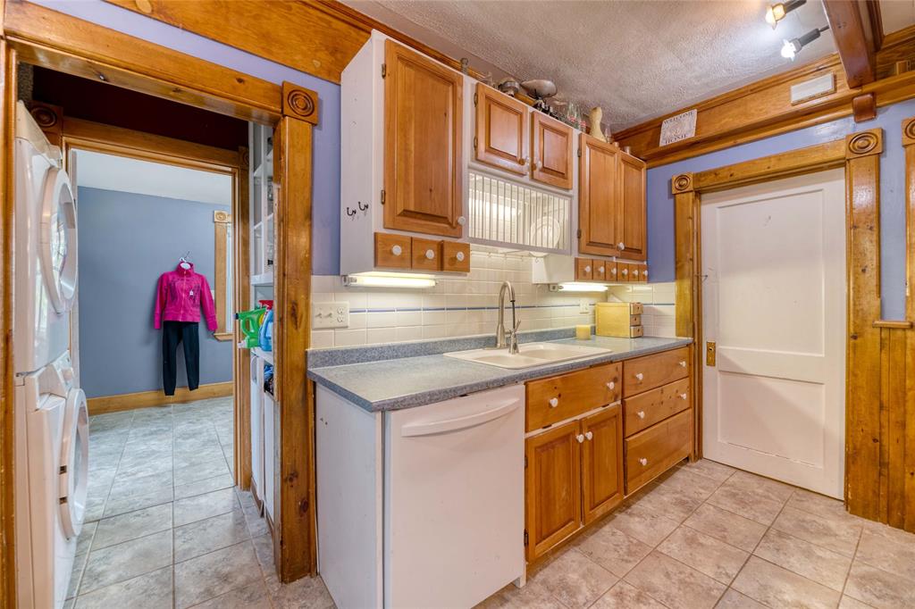 105 ALBERT Street, Point Edward, Ontario, Canada