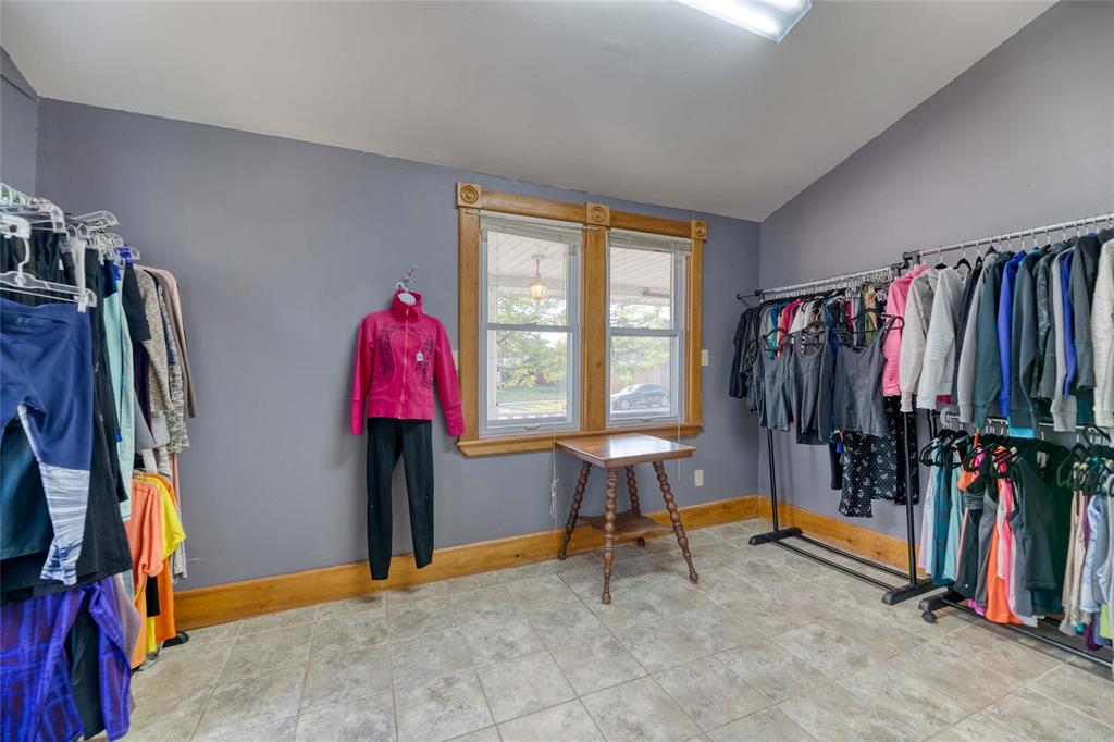 105 ALBERT Street, Point Edward, Ontario, Canada