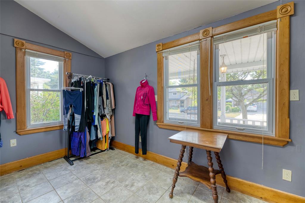 105 ALBERT Street, Point Edward, Ontario, Canada