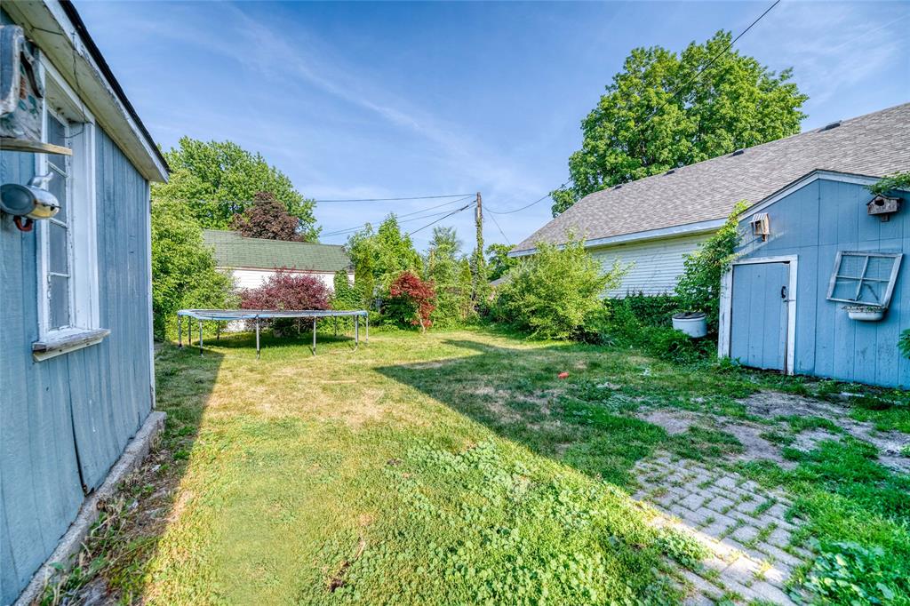 105 ALBERT Street, Point Edward, Ontario, Canada