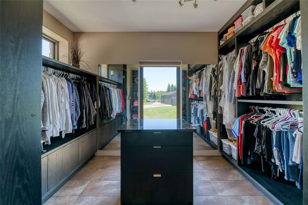 8143 HILLSBORO Road, Plympton-Wyoming, Ontario, Canada