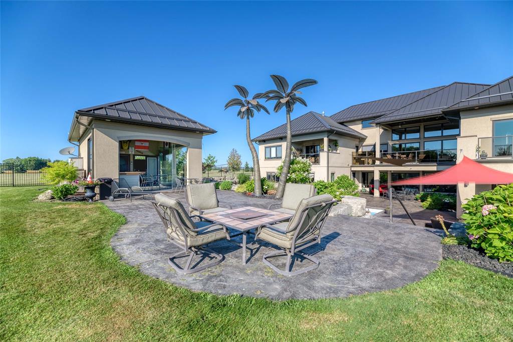 8143 HILLSBORO Road, Plympton-Wyoming, Ontario, Canada