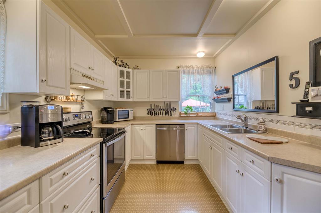 1415 CHRISTINA Street North, Sarnia, Ontario, Canada