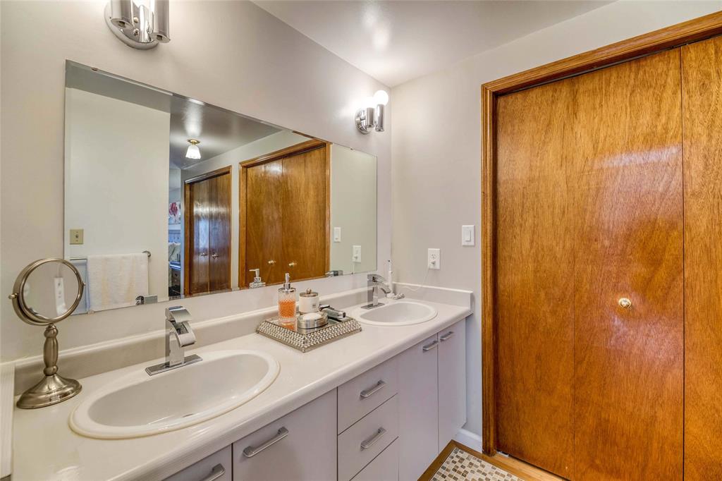 1372 ERROL Road East, Sarnia, Ontario, Canada