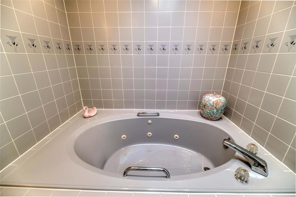 1372 ERROL Road East, Sarnia, Ontario, Canada