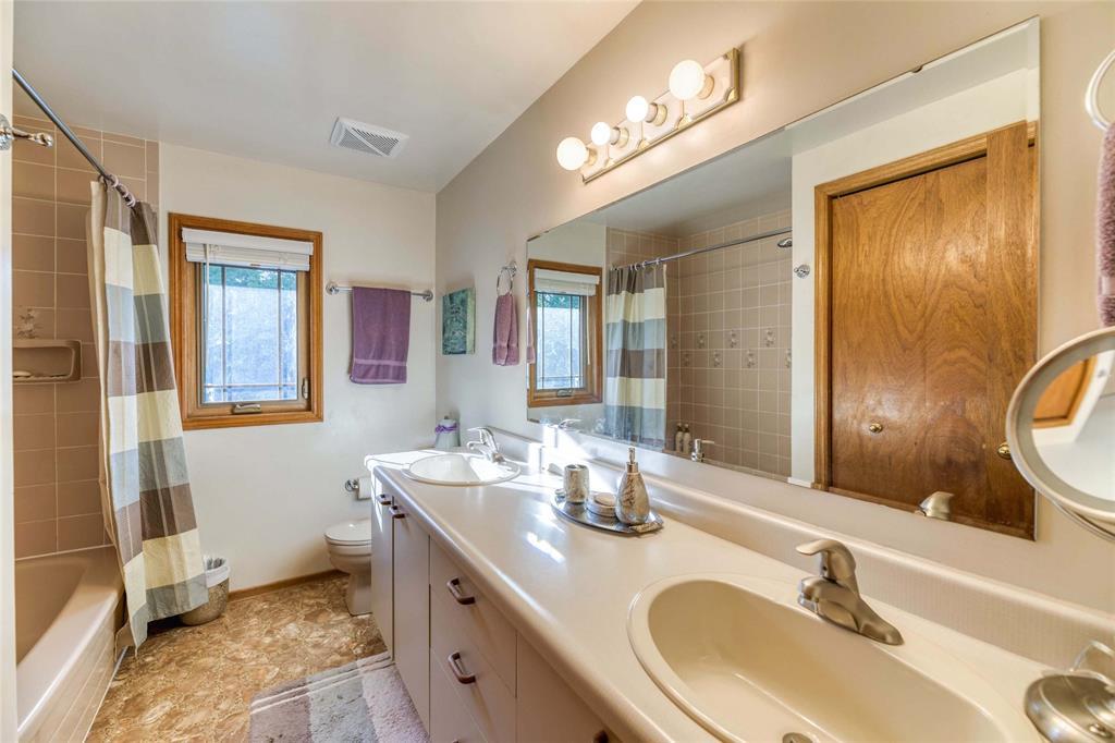 1372 ERROL Road East, Sarnia, Ontario, Canada