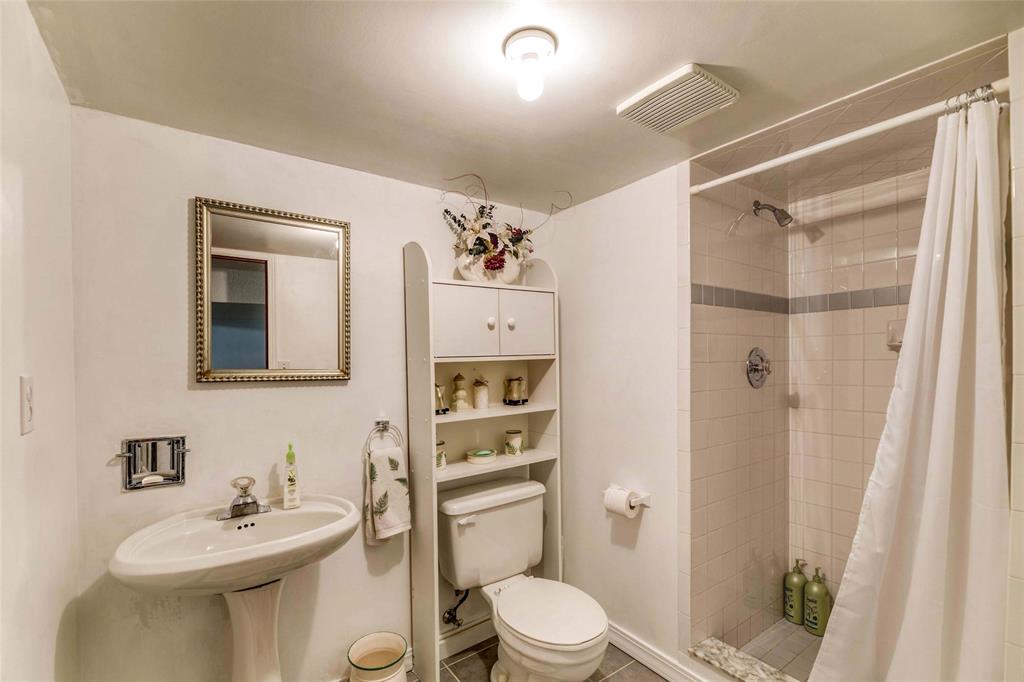 1372 ERROL Road East, Sarnia, Ontario, Canada