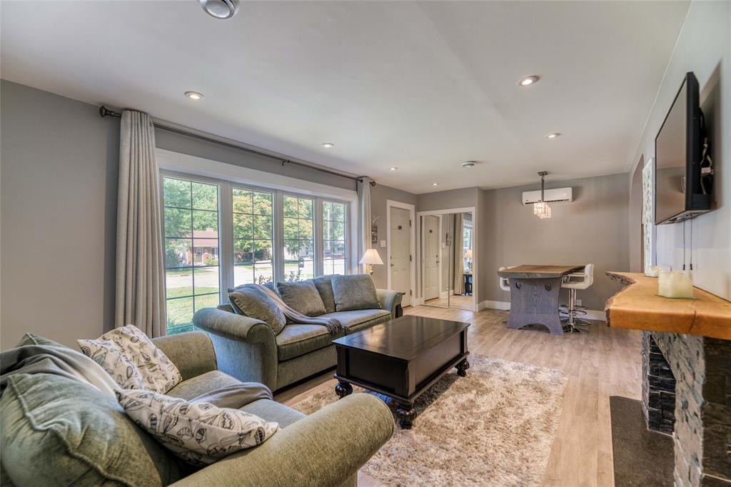 871 RETLAW Drive, Sarnia, Ontario, Canada