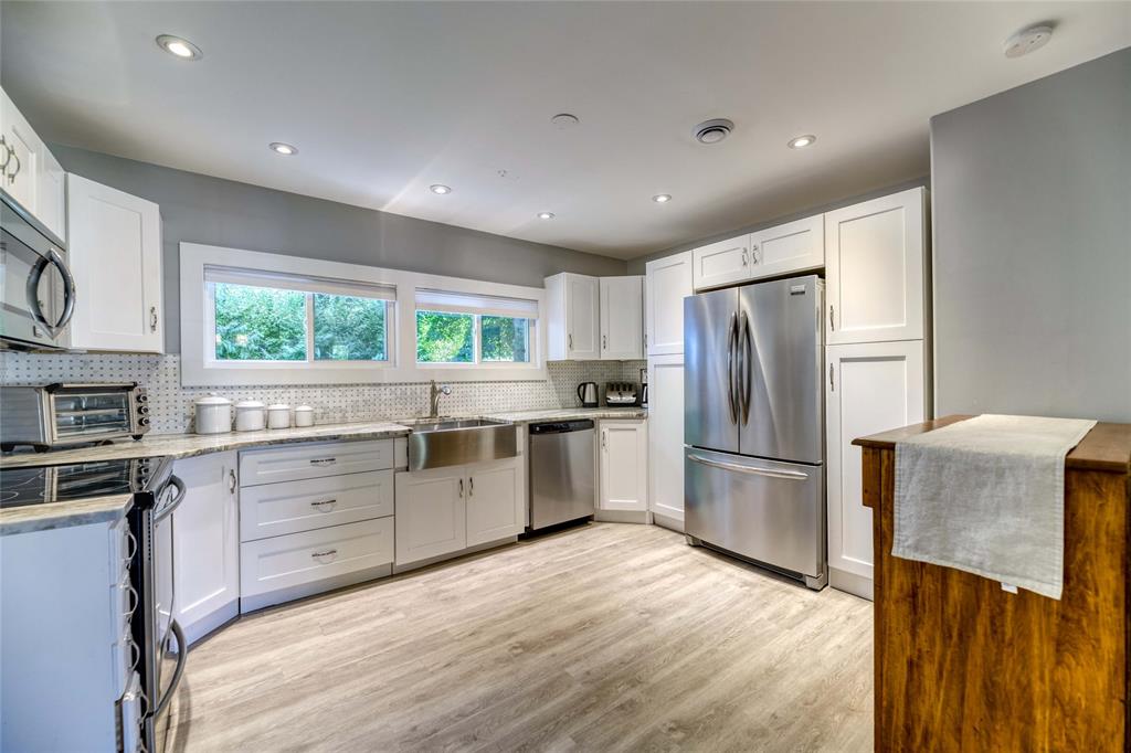 871 RETLAW Drive, Sarnia, Ontario, Canada