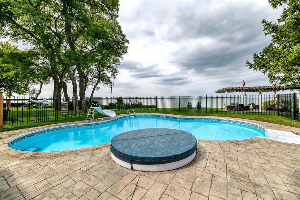 490 BEACON Court, Sarnia, Ontario, Canada