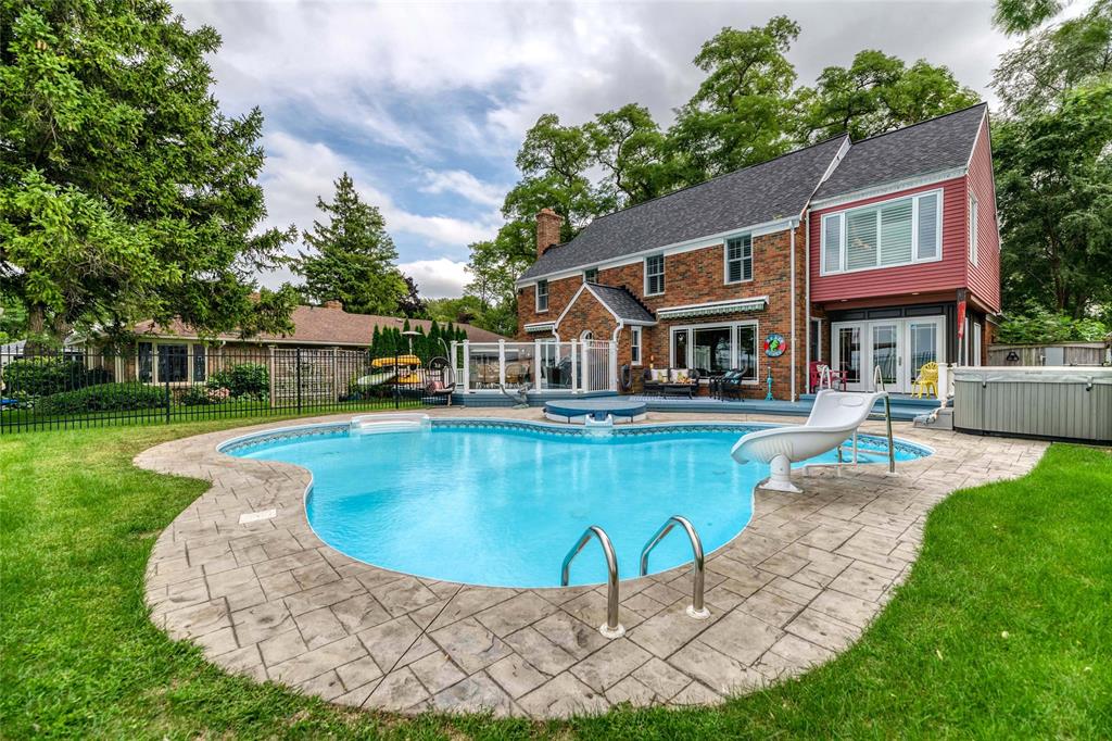 490 BEACON Court, Sarnia, Ontario, Canada