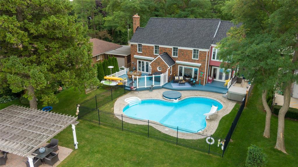 490 BEACON Court, Sarnia, Ontario, Canada