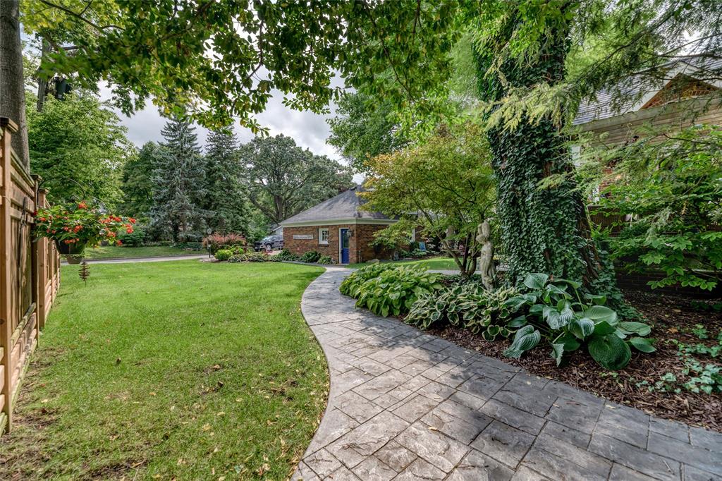 490 BEACON Court, Sarnia, Ontario, Canada